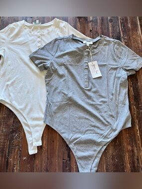 Grace & Lace Duo White & Gray ribbed short sleeve Henley Bodysuits Sz L